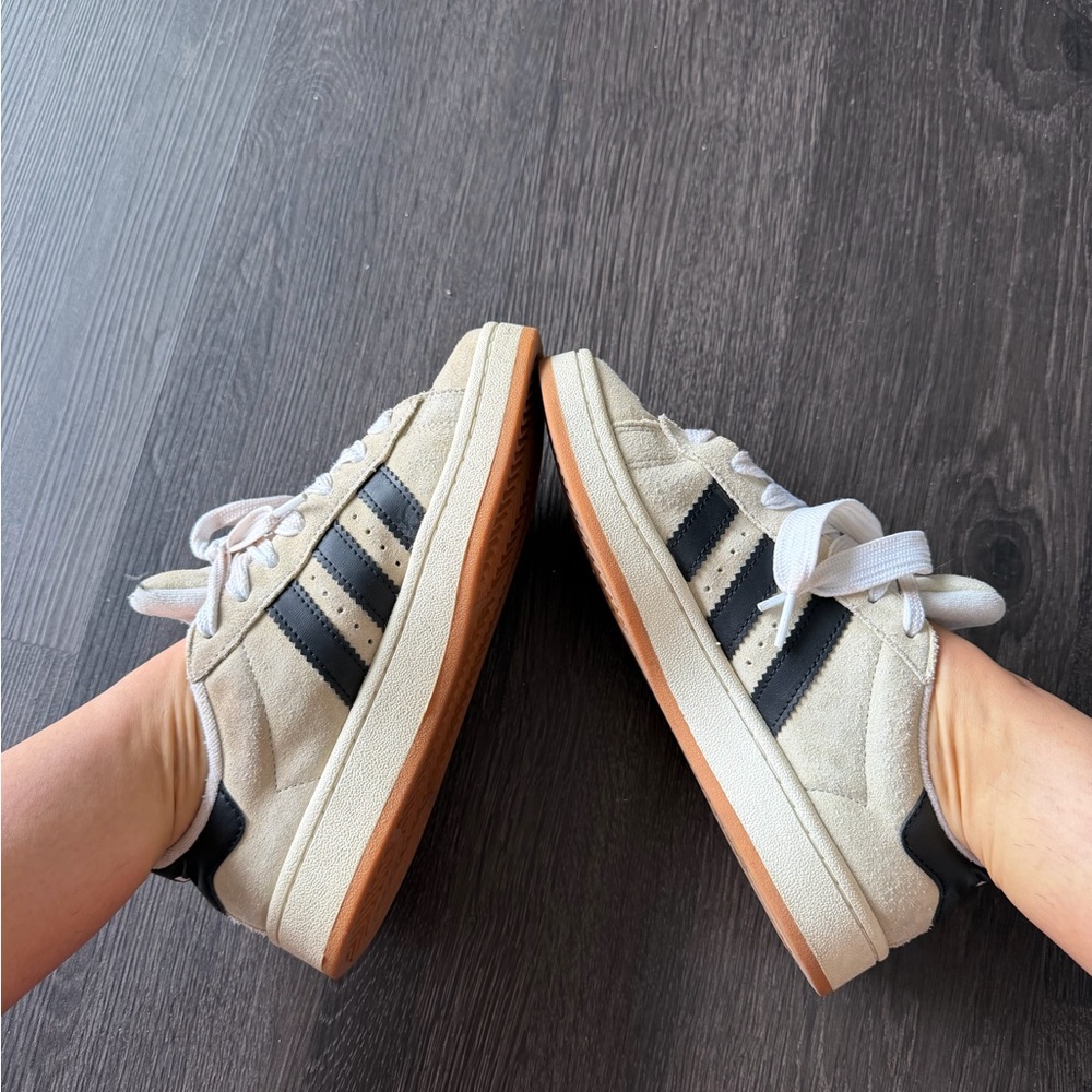 Well worn womens sneakers - Picture 5 of 6